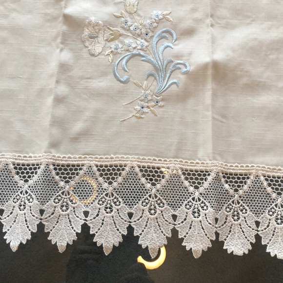 White bath towel for decorating - Picture 3 of 3